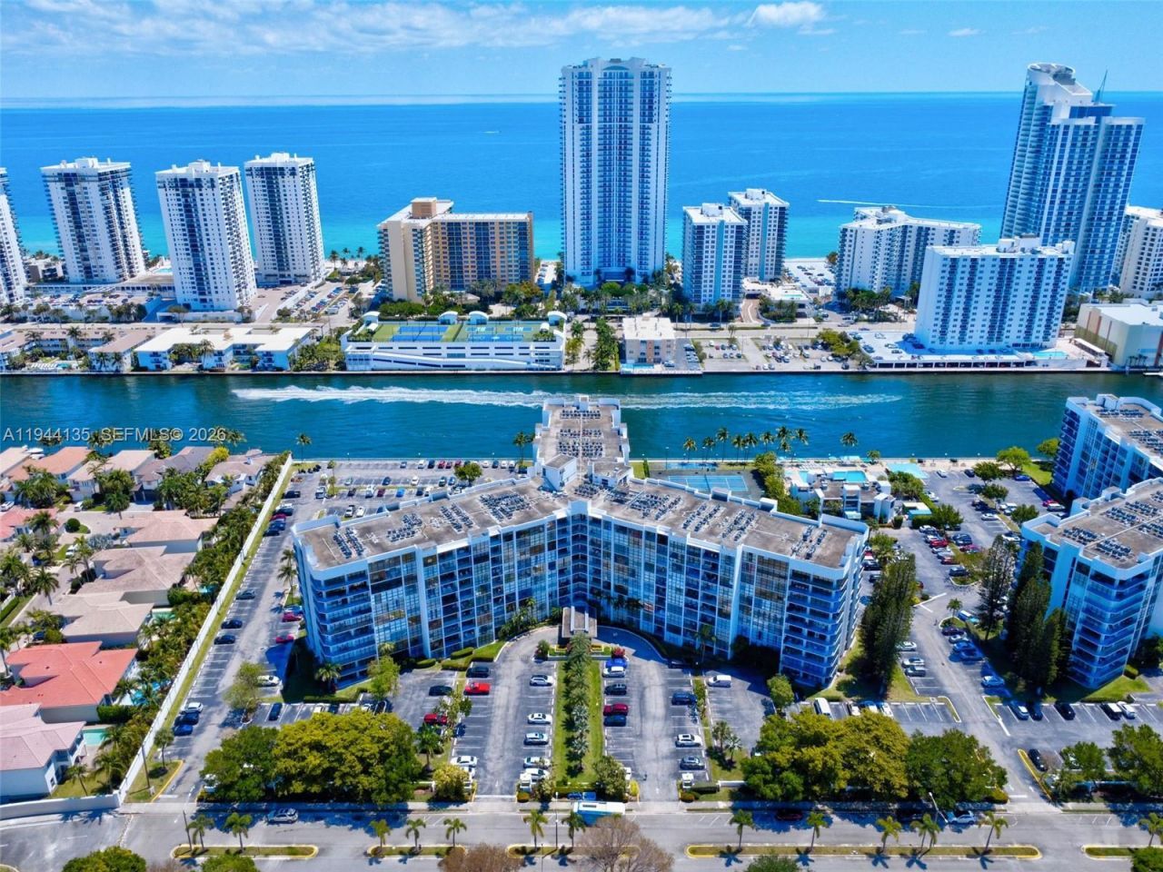 1000 Parkview Dr, Unit 330, Hallandale Beach, FL 33009 Photo