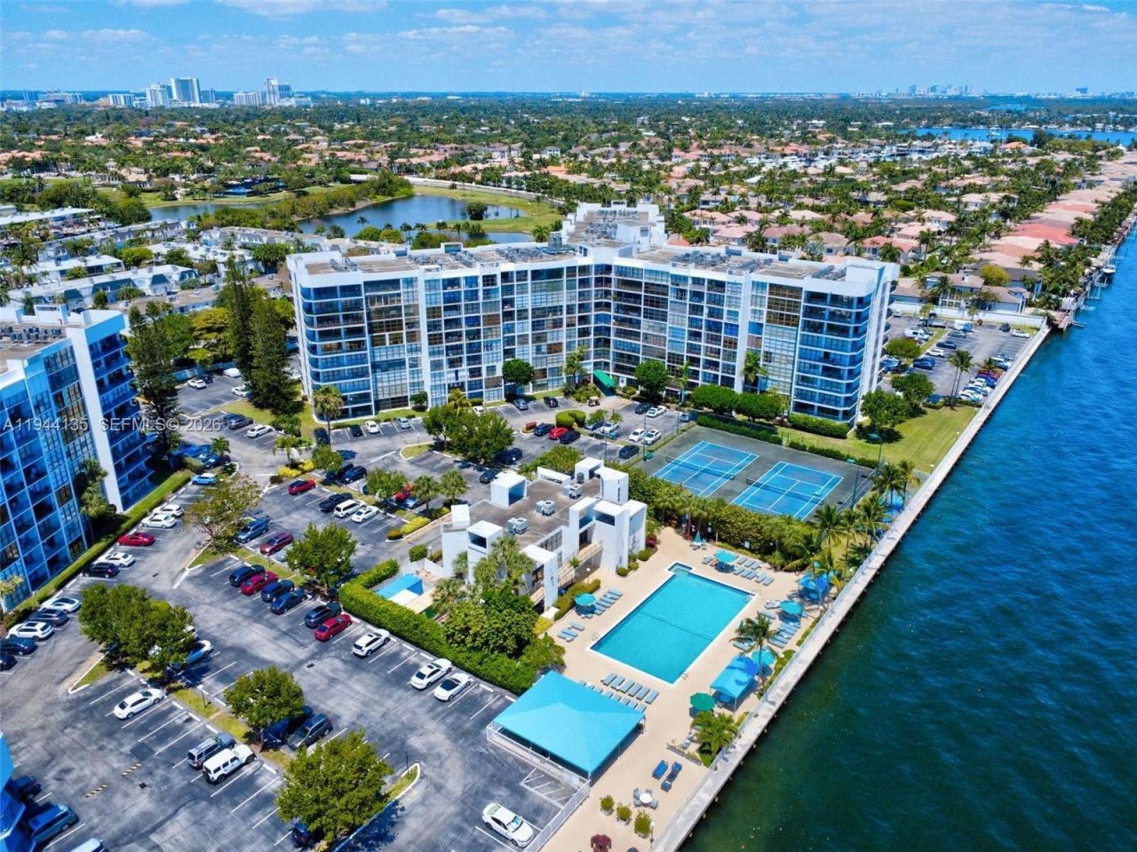 1000 Parkview Dr, Unit 330, Hallandale Beach, FL 33009 Photo