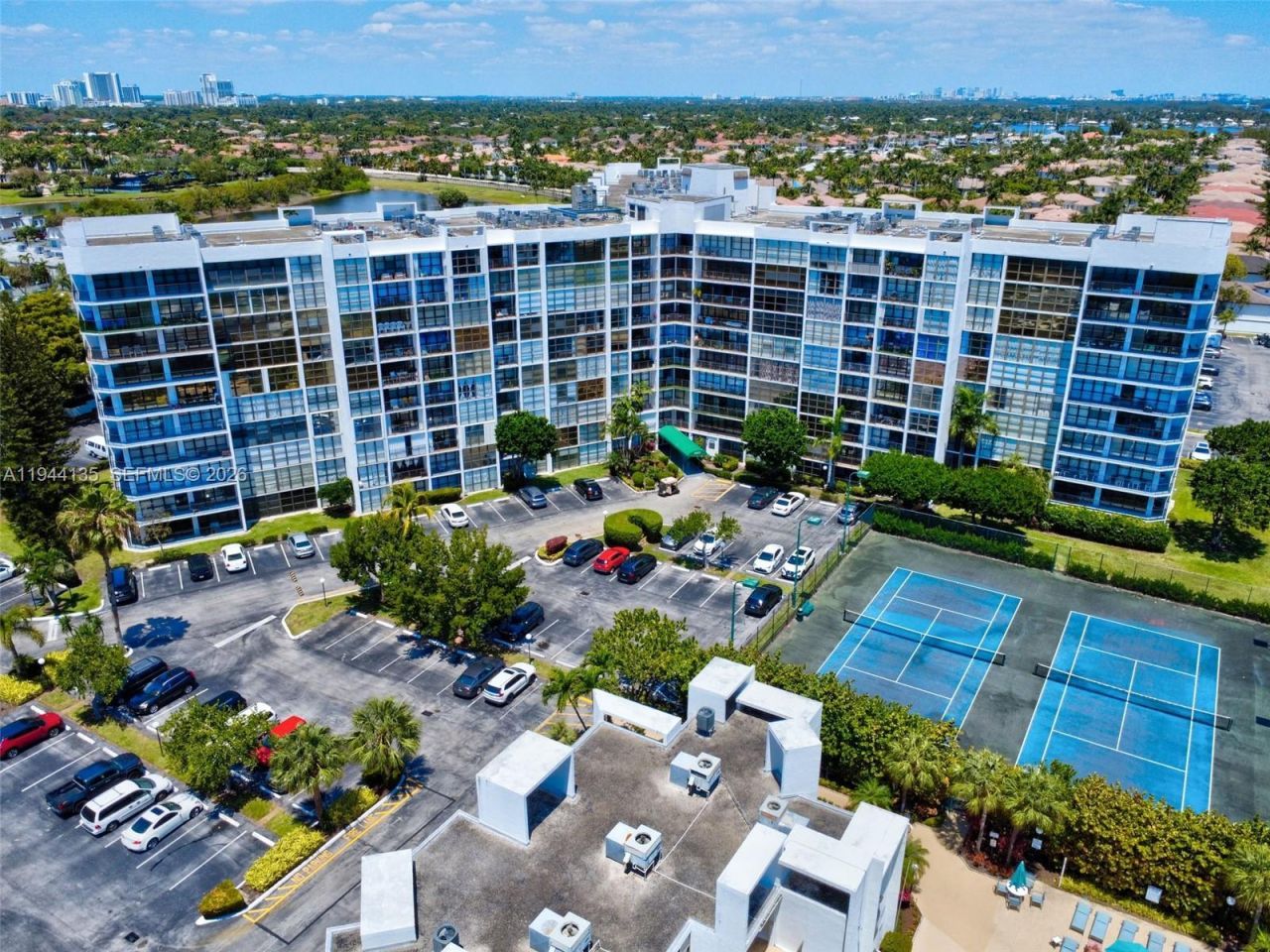 1000 Parkview Dr, Unit 330, Hallandale Beach, FL 33009 Photo