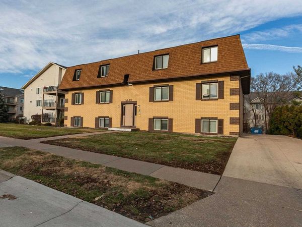 3430 Holiday Court, Unit 3, Bettendorf, IA 52722