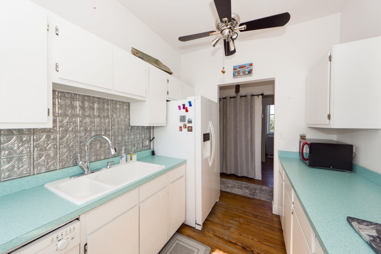 350 King Street Photo 11