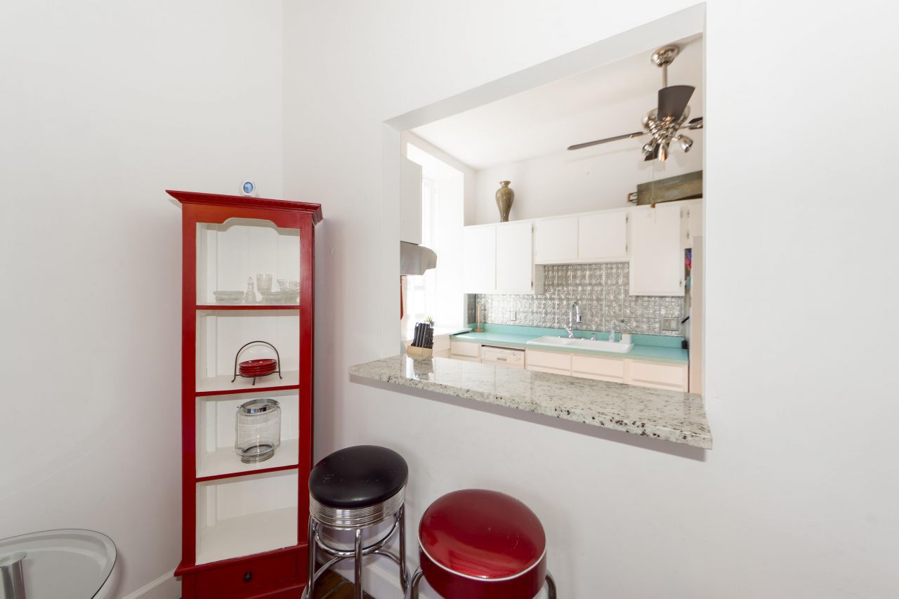 350 King Street Photo 13