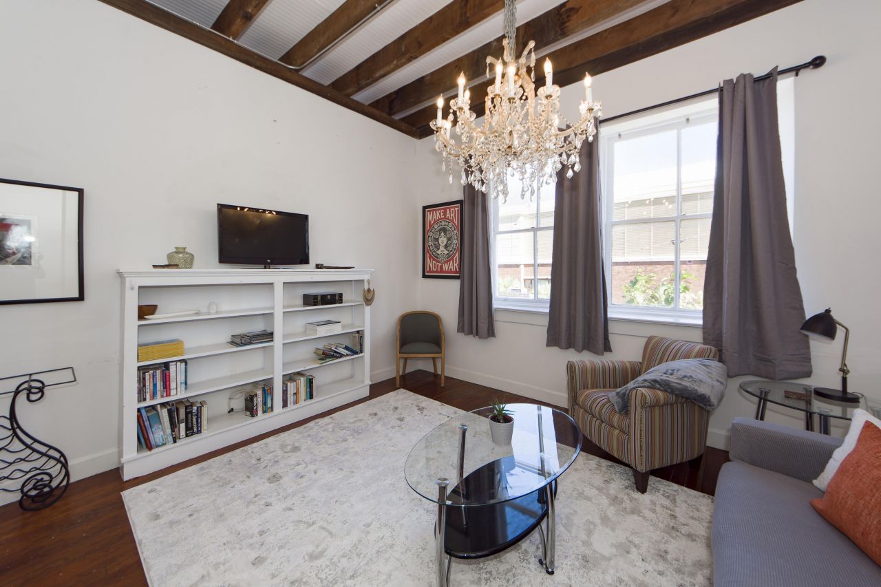 350 King Street Photo 14