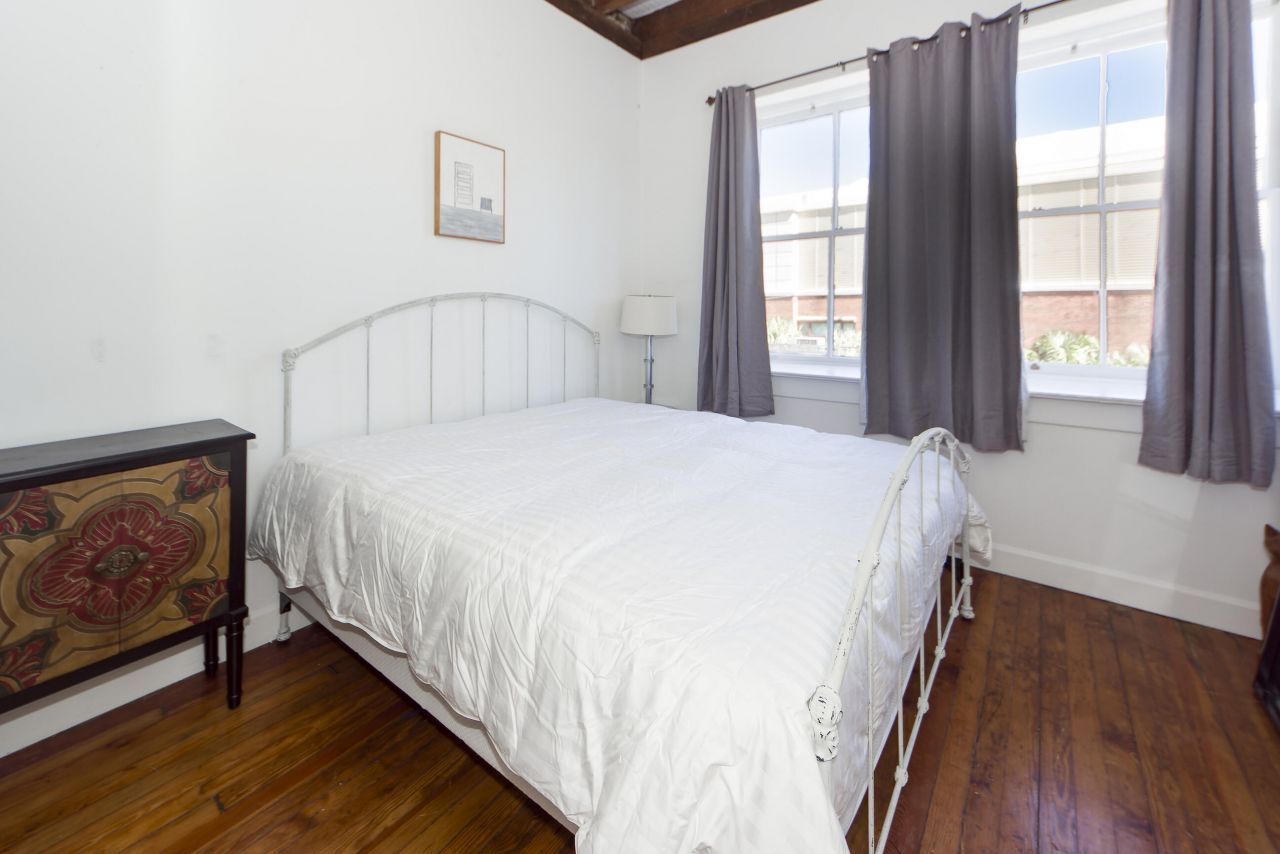 350 King Street Photo 18