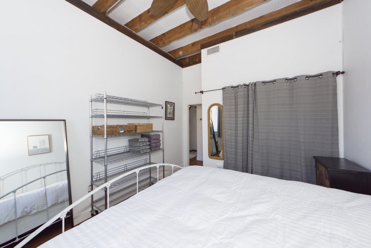 350 King Street Photo 19