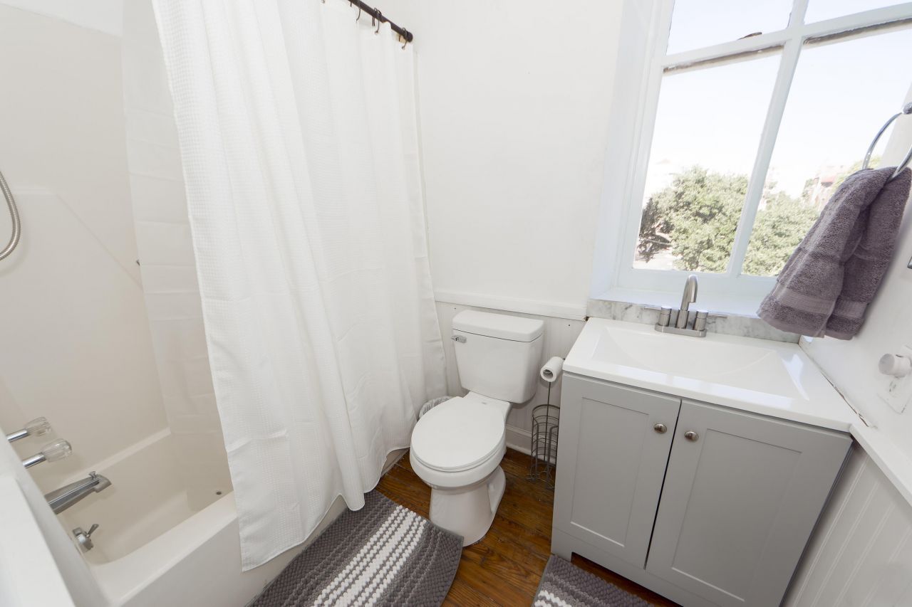 350 King Street Photo 22