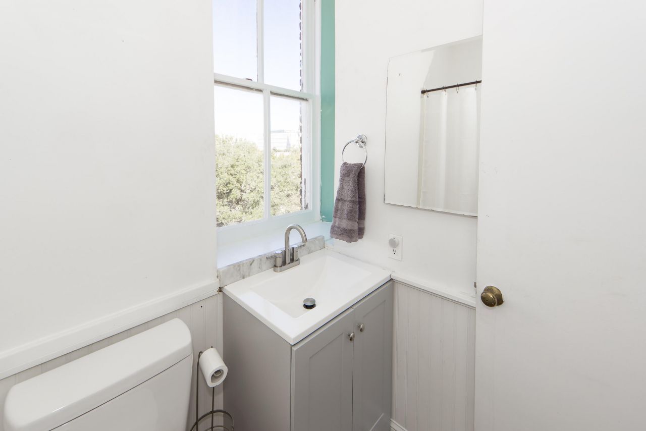 350 King Street Photo 23