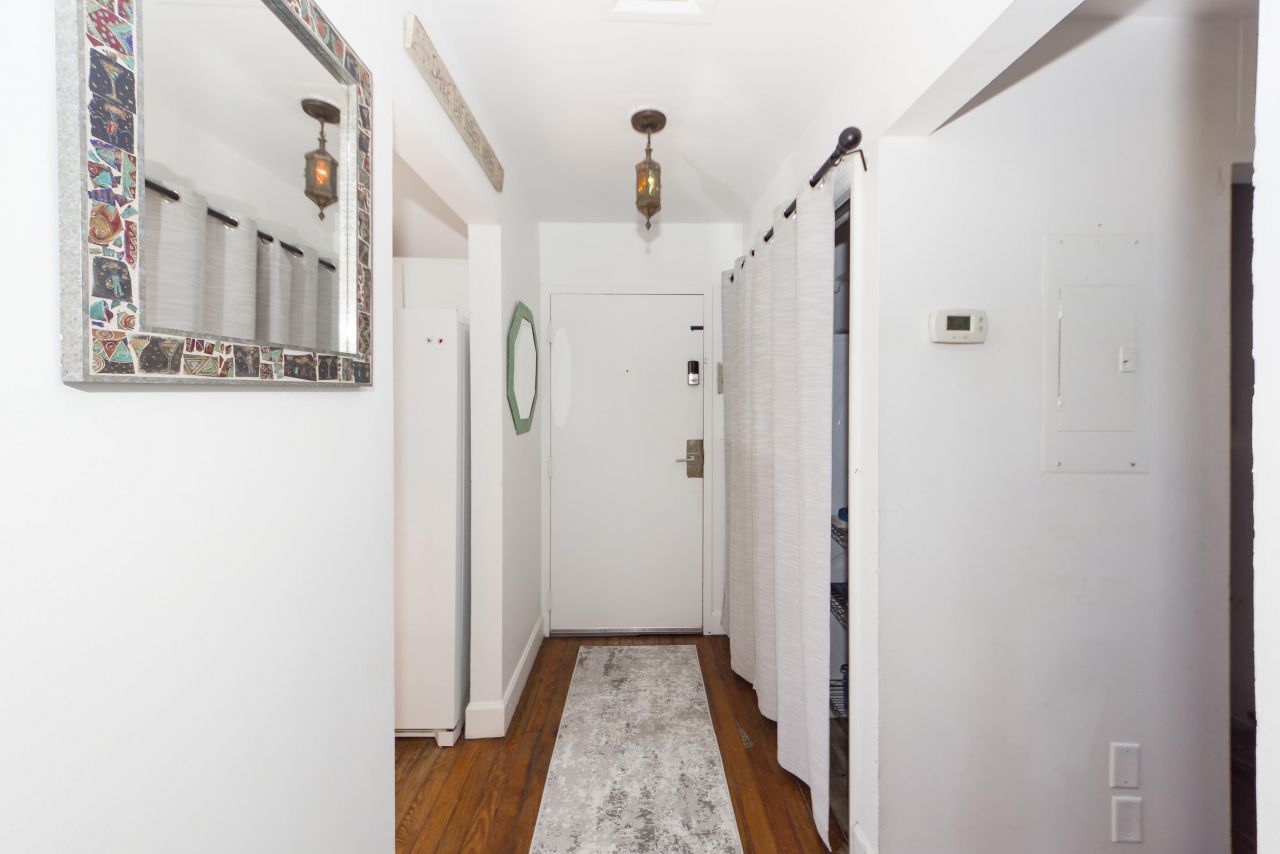 350 King Street Photo 7