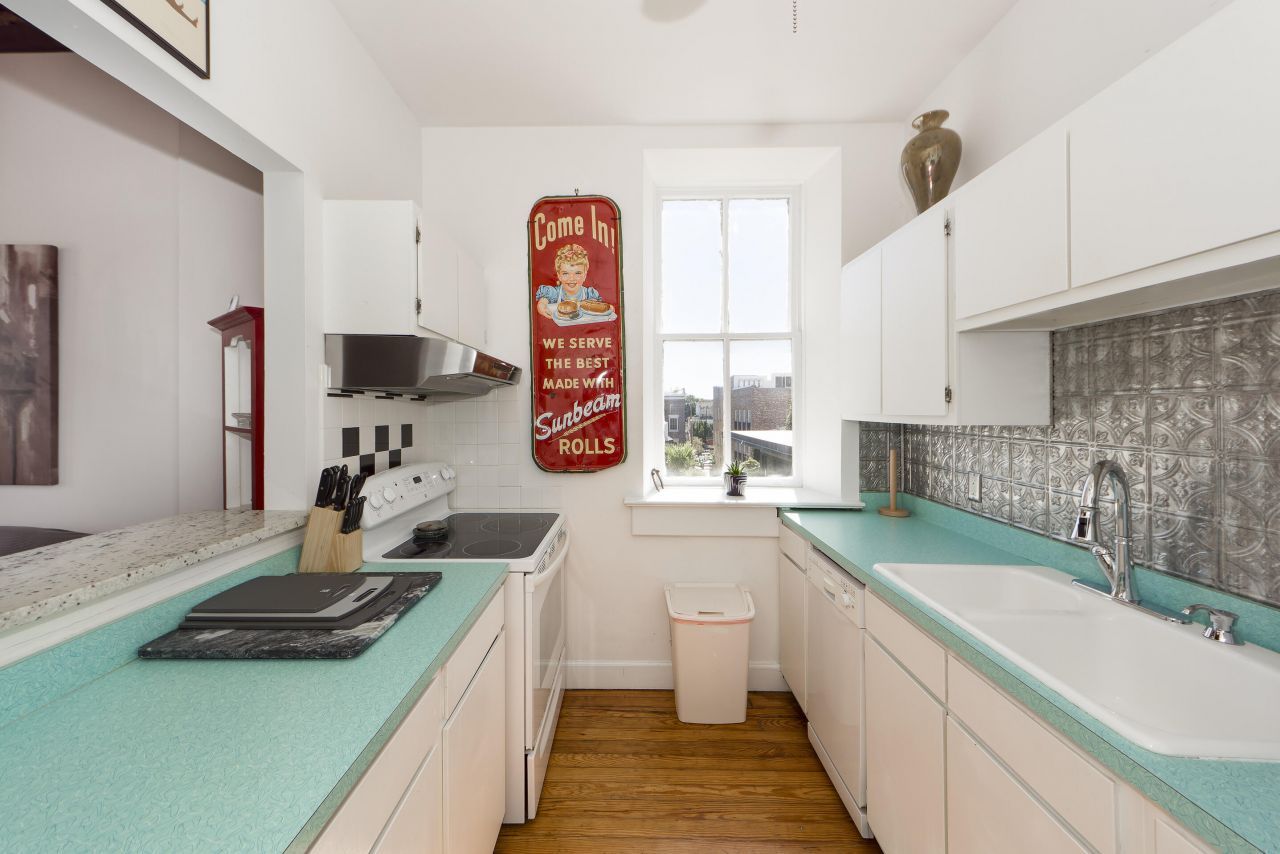 350 King Street Photo 8