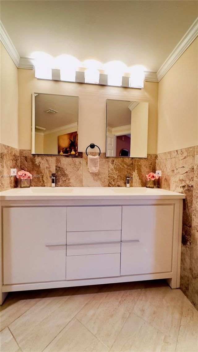 17125 N Bay Rd , Unit 3311, Sunny Isles Beach, FL 33160 Photo