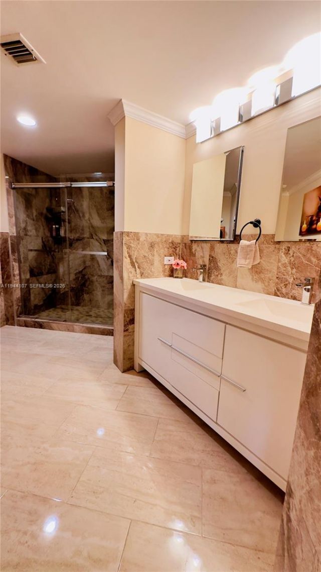 17125 N Bay Rd , Unit 3311, Sunny Isles Beach, FL 33160 Photo