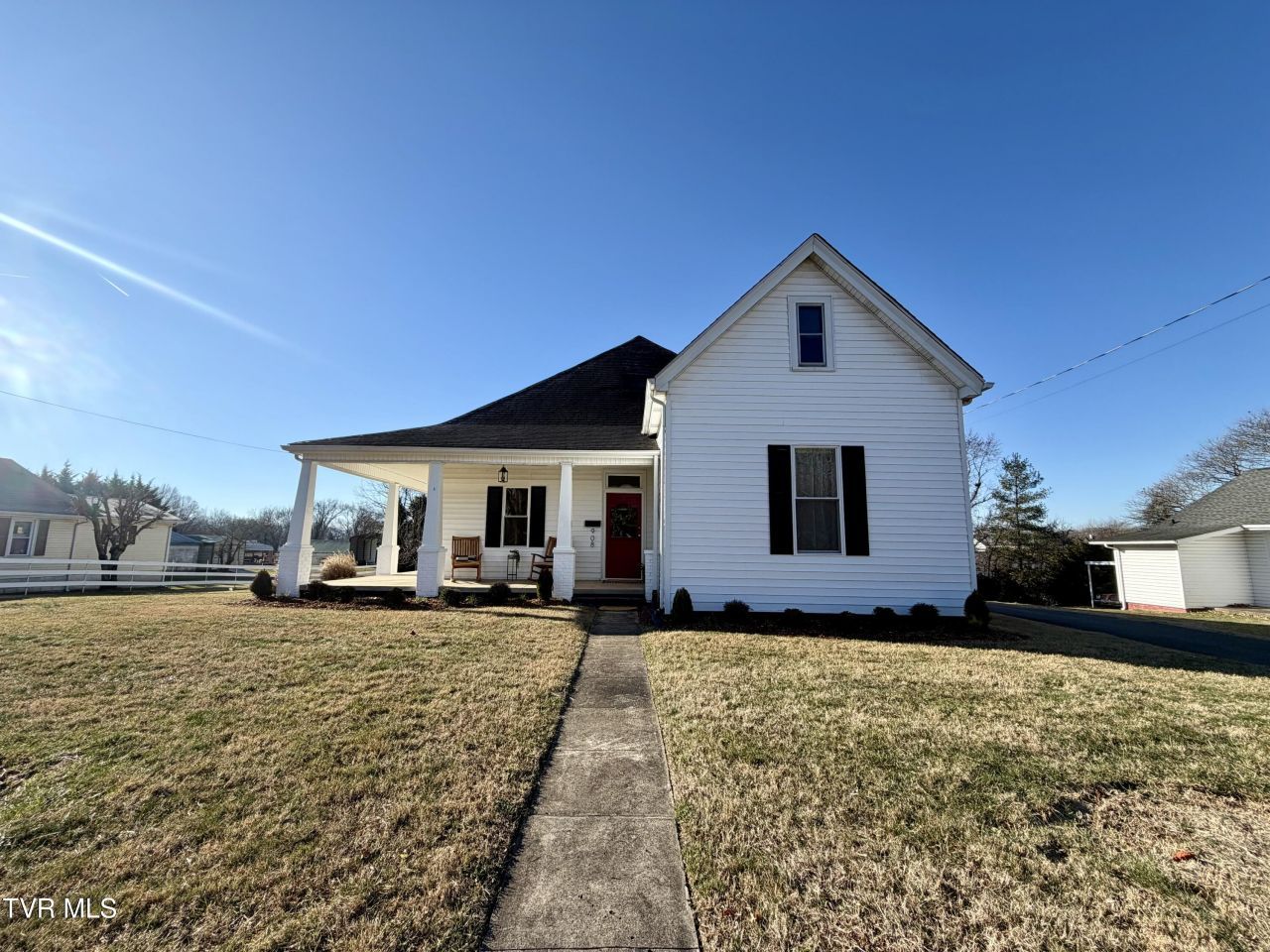 908 Weaver Pike, Bristol, TN 37620 Main Photo