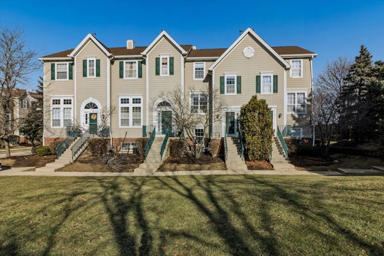 2416 Courtyard Circle, Unit 2, Aurora, IL 60506 Main Photo