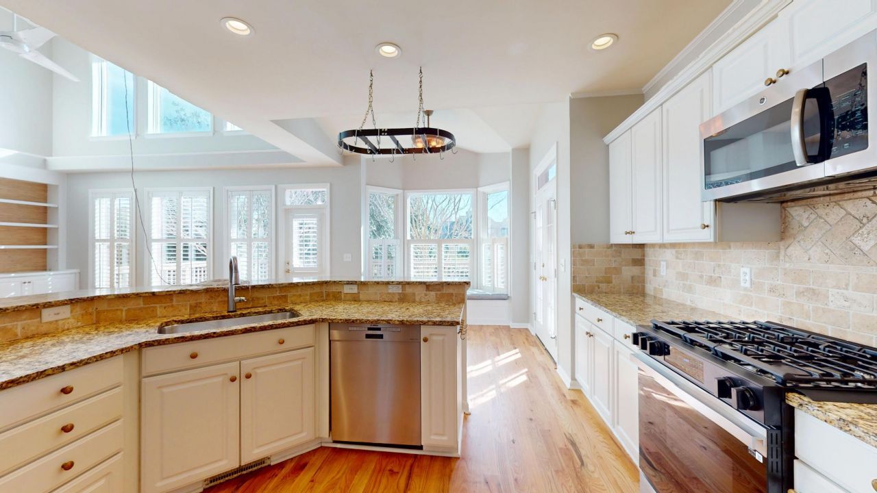 319 Oak Point Landing Drive Photo 5