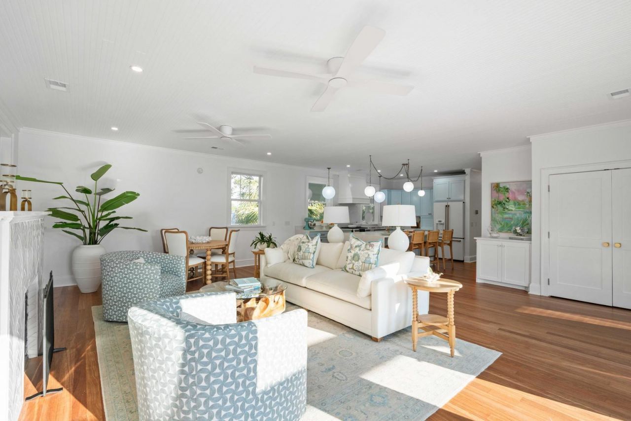 2218 Myrtle Avenue Photo 4