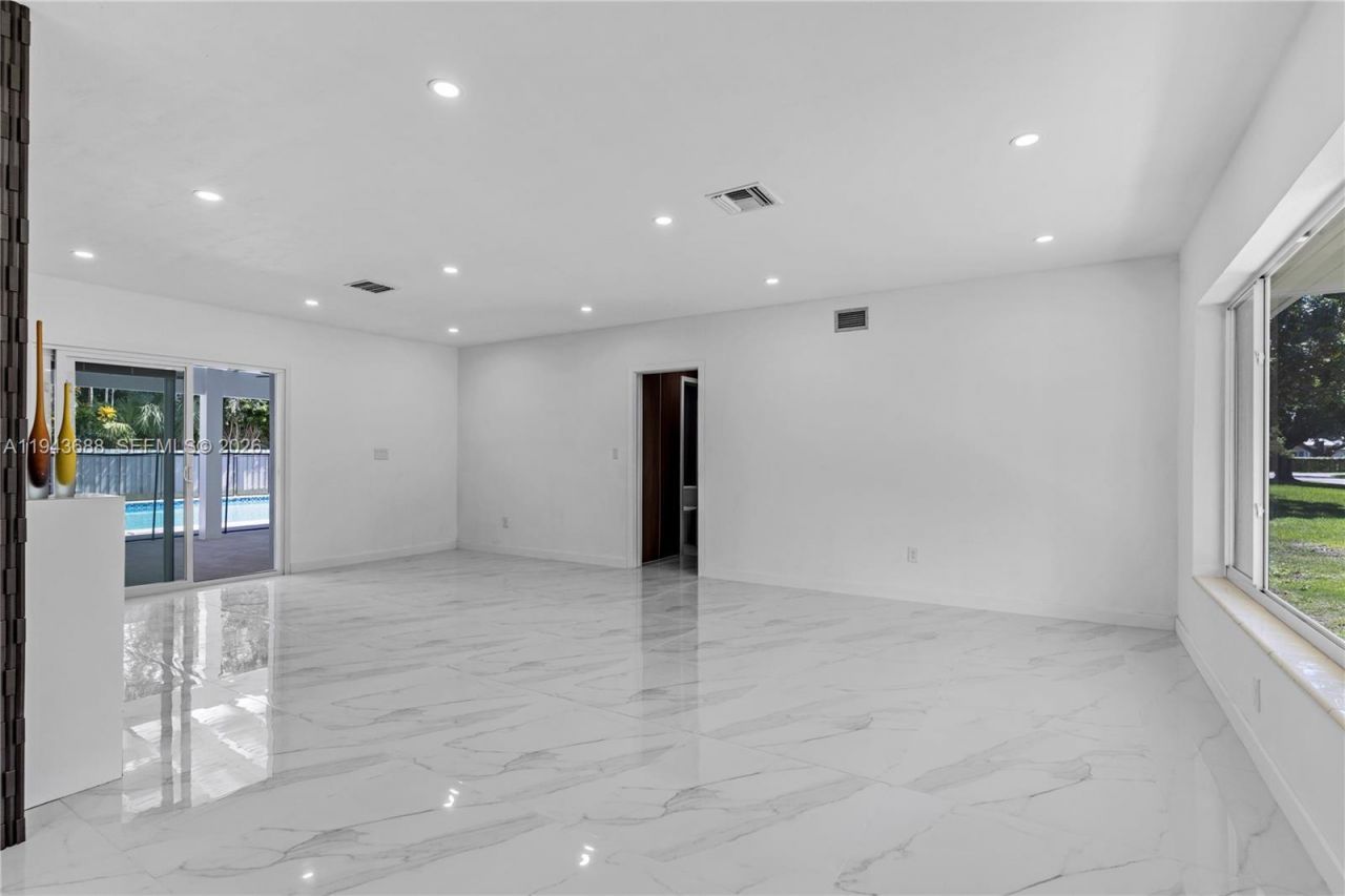 12525 SW 68th Ct, Pinecrest, FL 33156 Photo