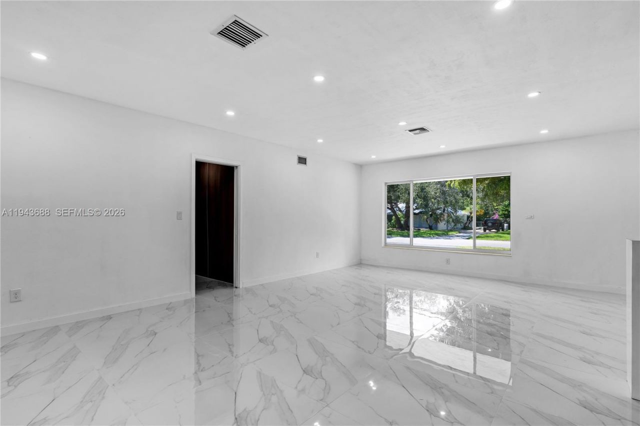 12525 SW 68th Ct, Pinecrest, FL 33156 Photo