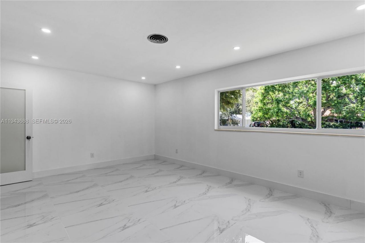 12525 SW 68th Ct, Pinecrest, FL 33156 Photo