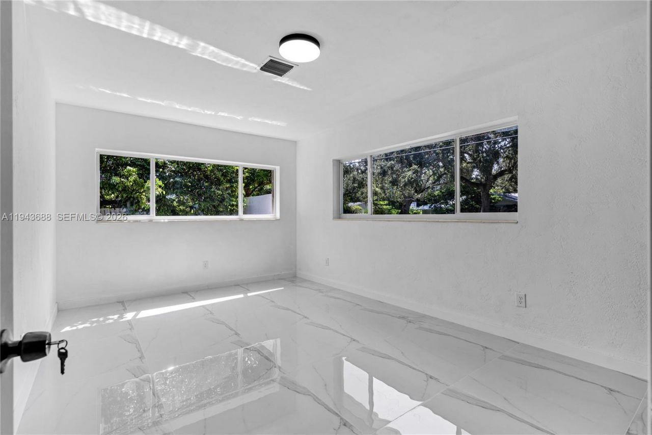 12525 SW 68th Ct, Pinecrest, FL 33156 Photo