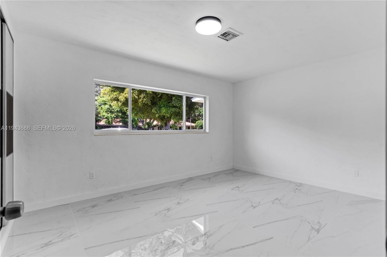 12525 SW 68th Ct, Pinecrest, FL 33156 Photo