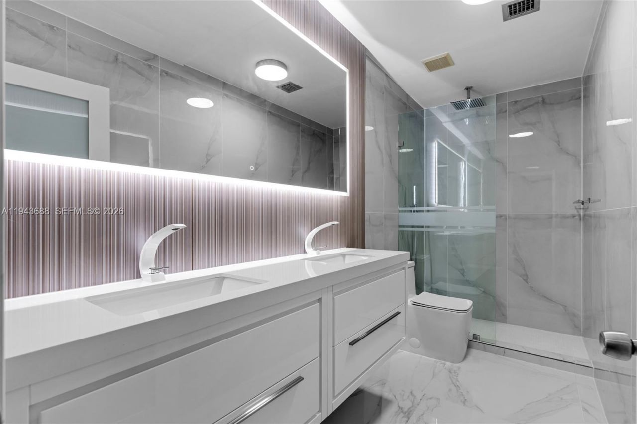 12525 SW 68th Ct, Pinecrest, FL 33156 Photo