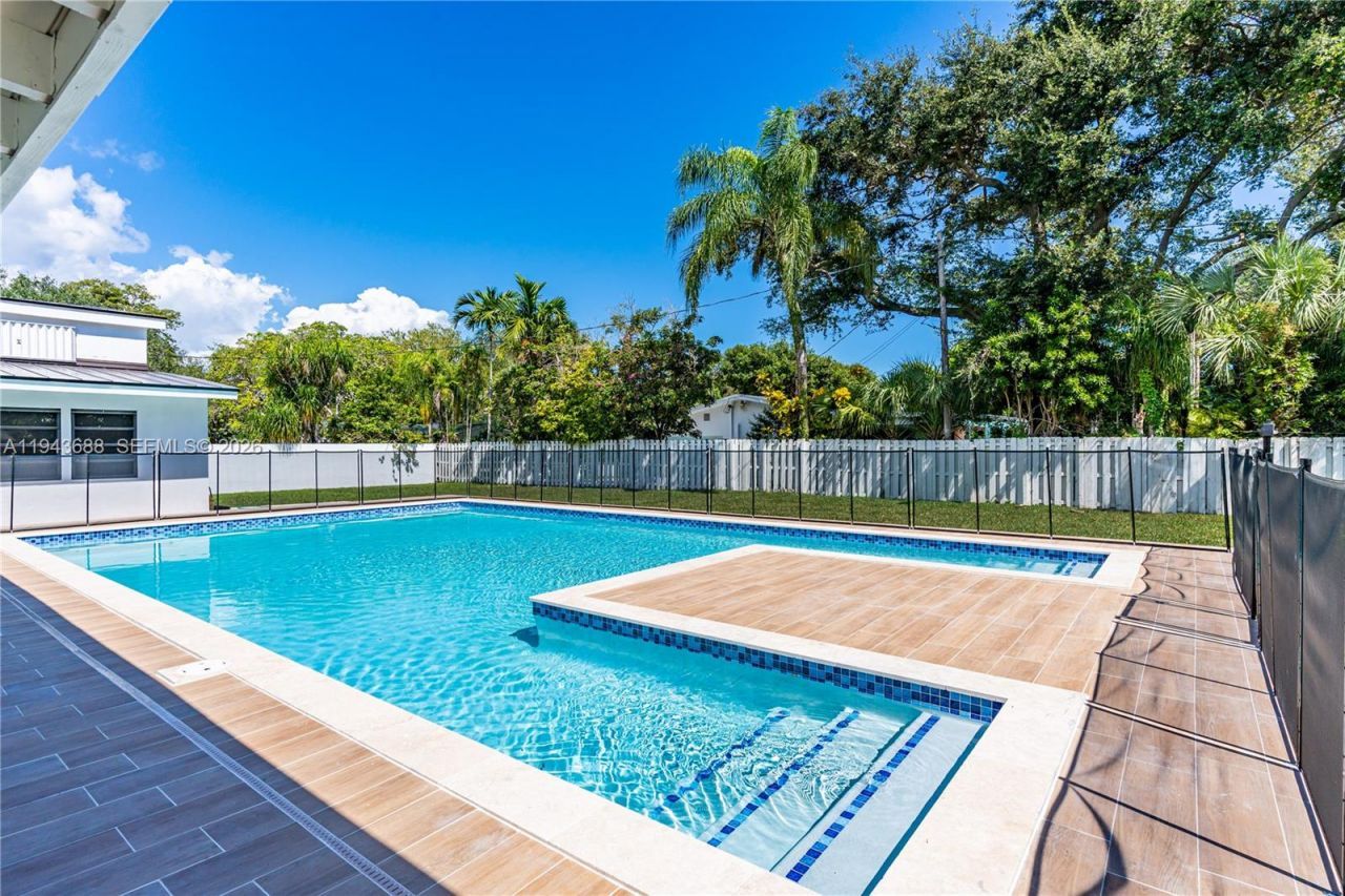 12525 SW 68th Ct, Pinecrest, FL 33156 Photo