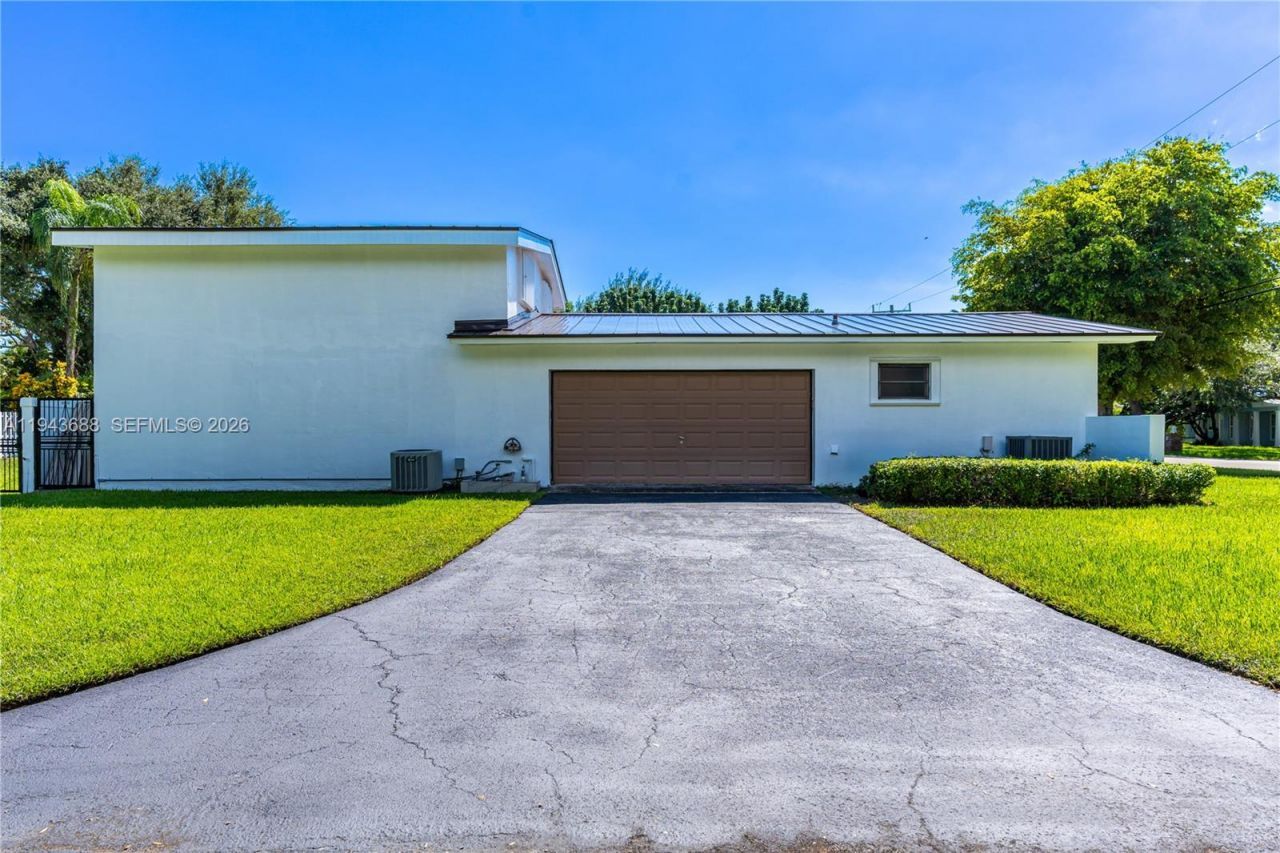 12525 SW 68th Ct, Pinecrest, FL 33156 Photo