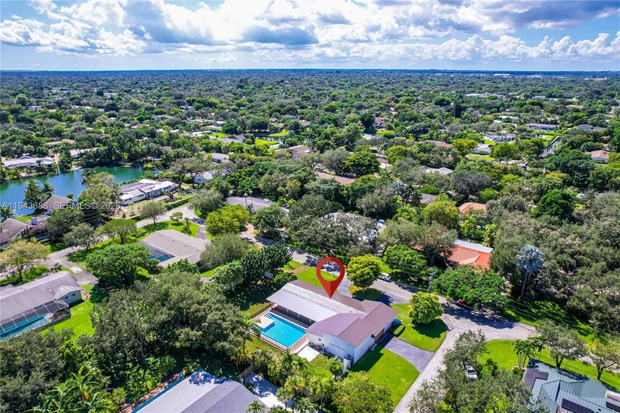 12525 SW 68th Ct, Pinecrest, FL 33156 Photo