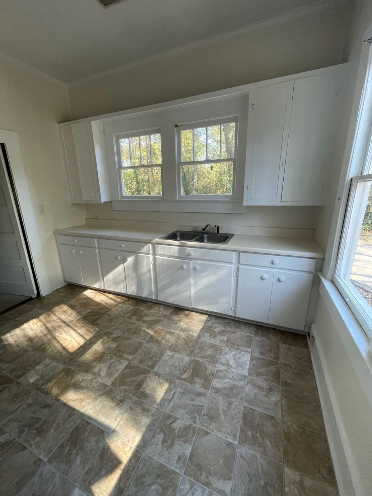 1218 Wichman Street Photo 10