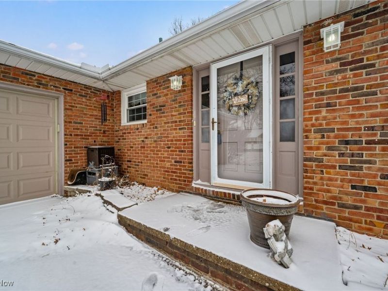 2685 Chaucer Drive NE, Canton, OH 44721 Photo 3