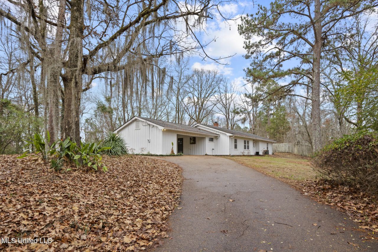 218 W Virginia Drive, Clinton, MS 39056 Main Photo