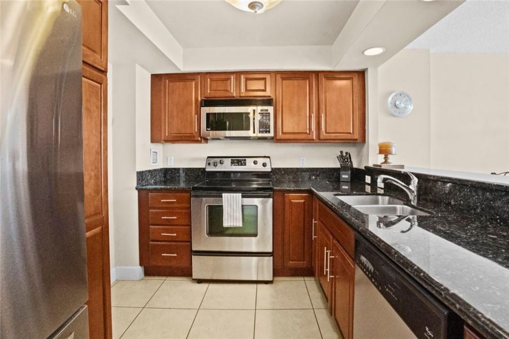 3015 N Ocean Boulevard, Unit 7K, Fort Lauderdale, FL 33308 Photo