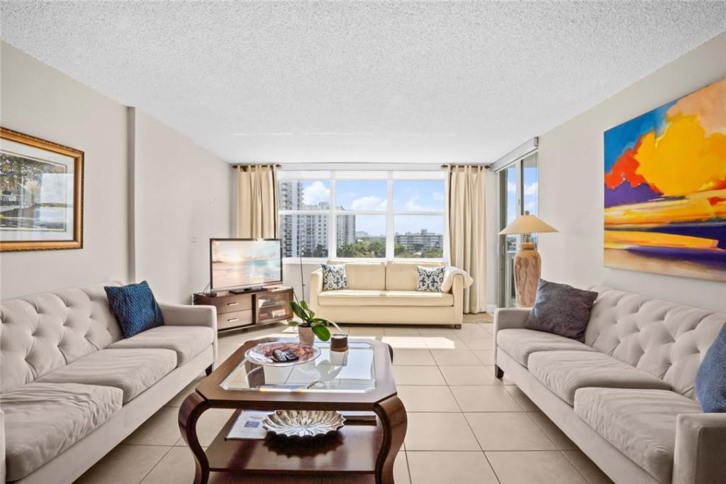 3015 N Ocean Boulevard, Unit 7K, Fort Lauderdale, FL 33308 Photo