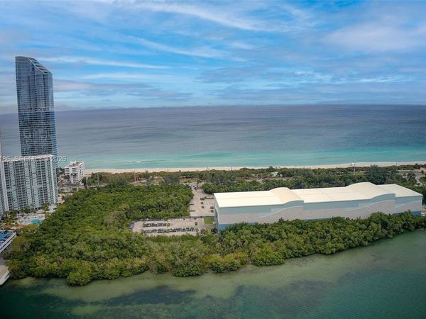 300 Bayview Dr , Unit 2108, Sunny Isles Beach, FL 33160