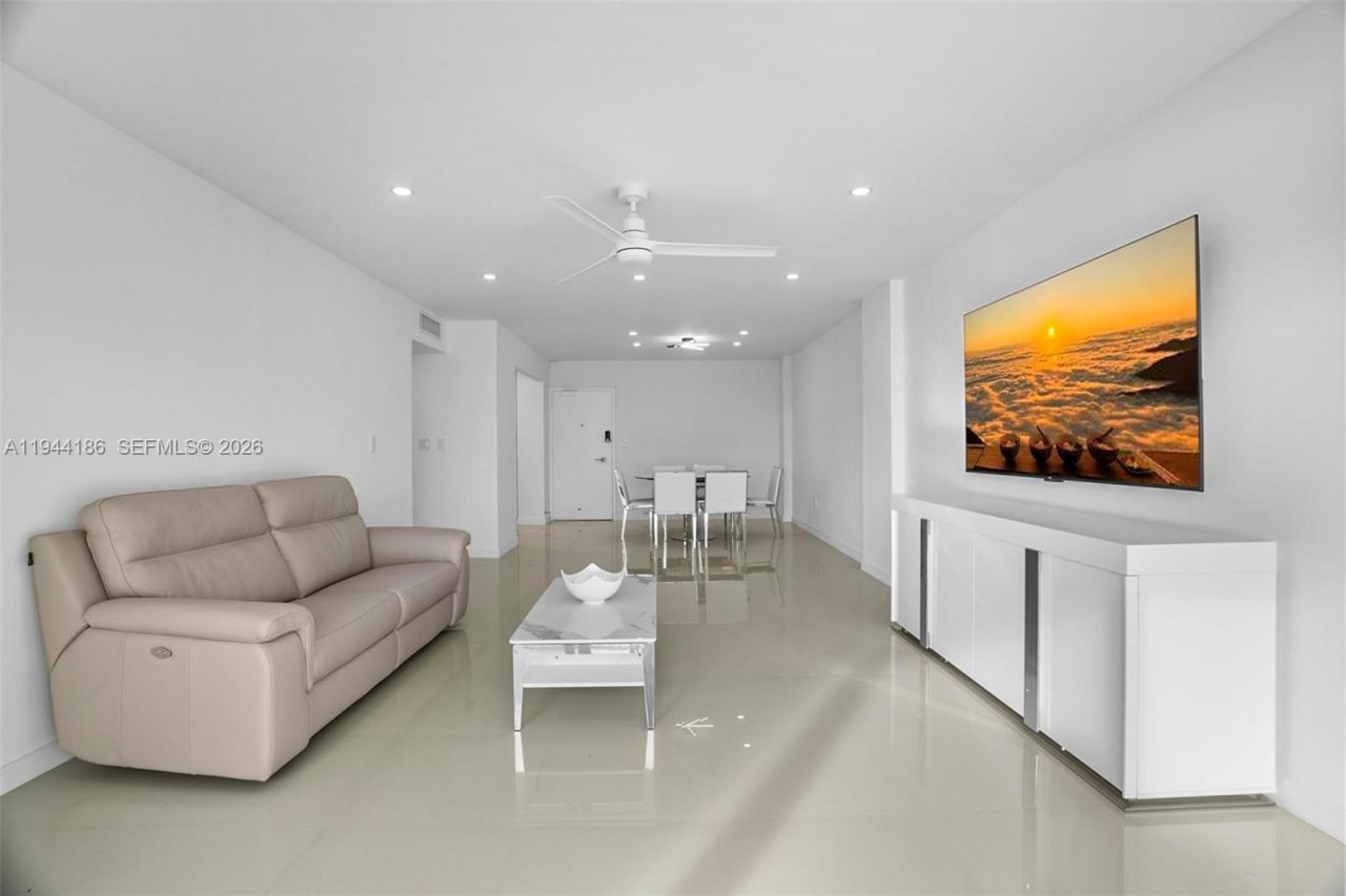 300 Bayview Dr , Unit 2108, Sunny Isles Beach, FL 33160 Photo