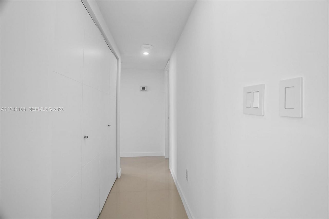 300 Bayview Dr , Unit 2108, Sunny Isles Beach, FL 33160 Photo