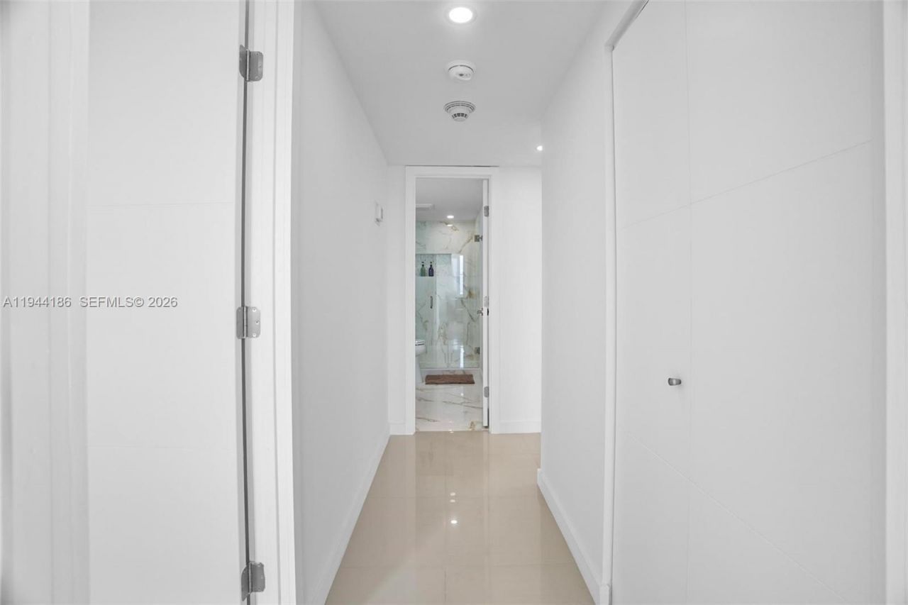 300 Bayview Dr , Unit 2108, Sunny Isles Beach, FL 33160 Photo