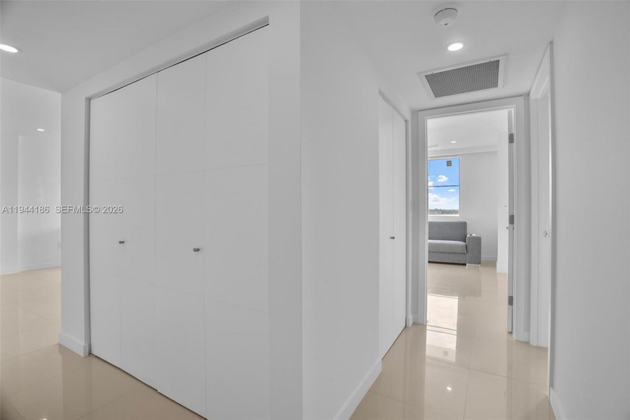 300 Bayview Dr , Unit 2108, Sunny Isles Beach, FL 33160 Photo