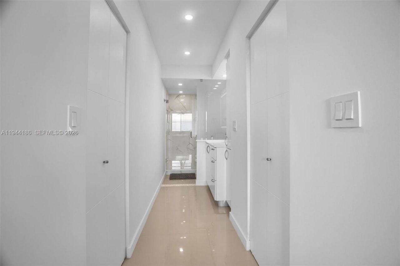 300 Bayview Dr , Unit 2108, Sunny Isles Beach, FL 33160 Photo