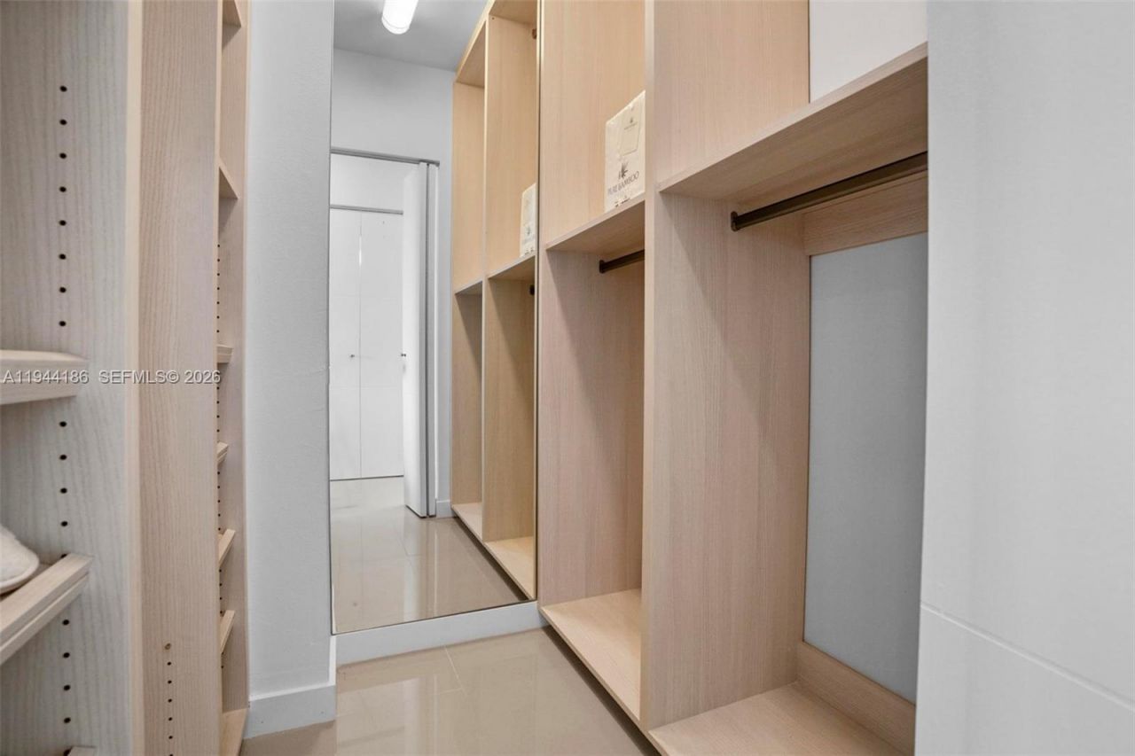 300 Bayview Dr , Unit 2108, Sunny Isles Beach, FL 33160 Photo