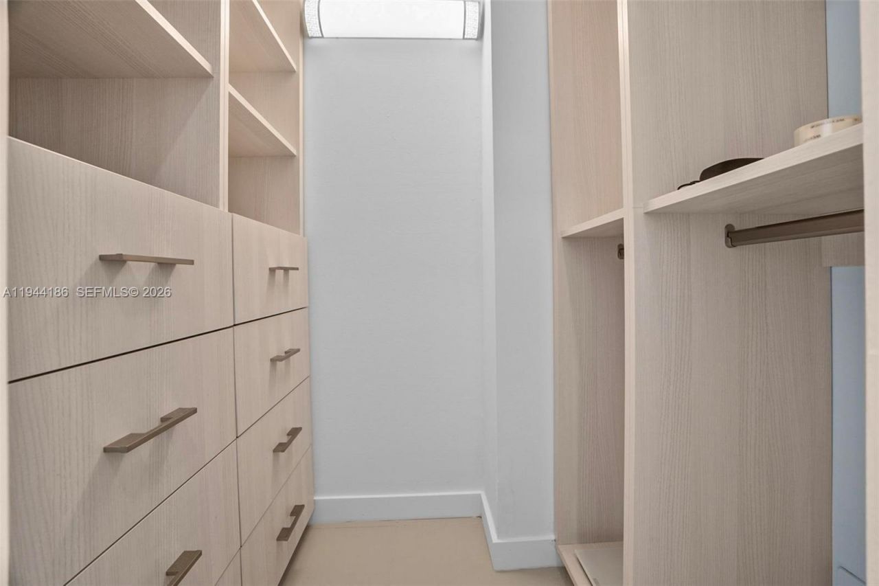 300 Bayview Dr , Unit 2108, Sunny Isles Beach, FL 33160 Photo