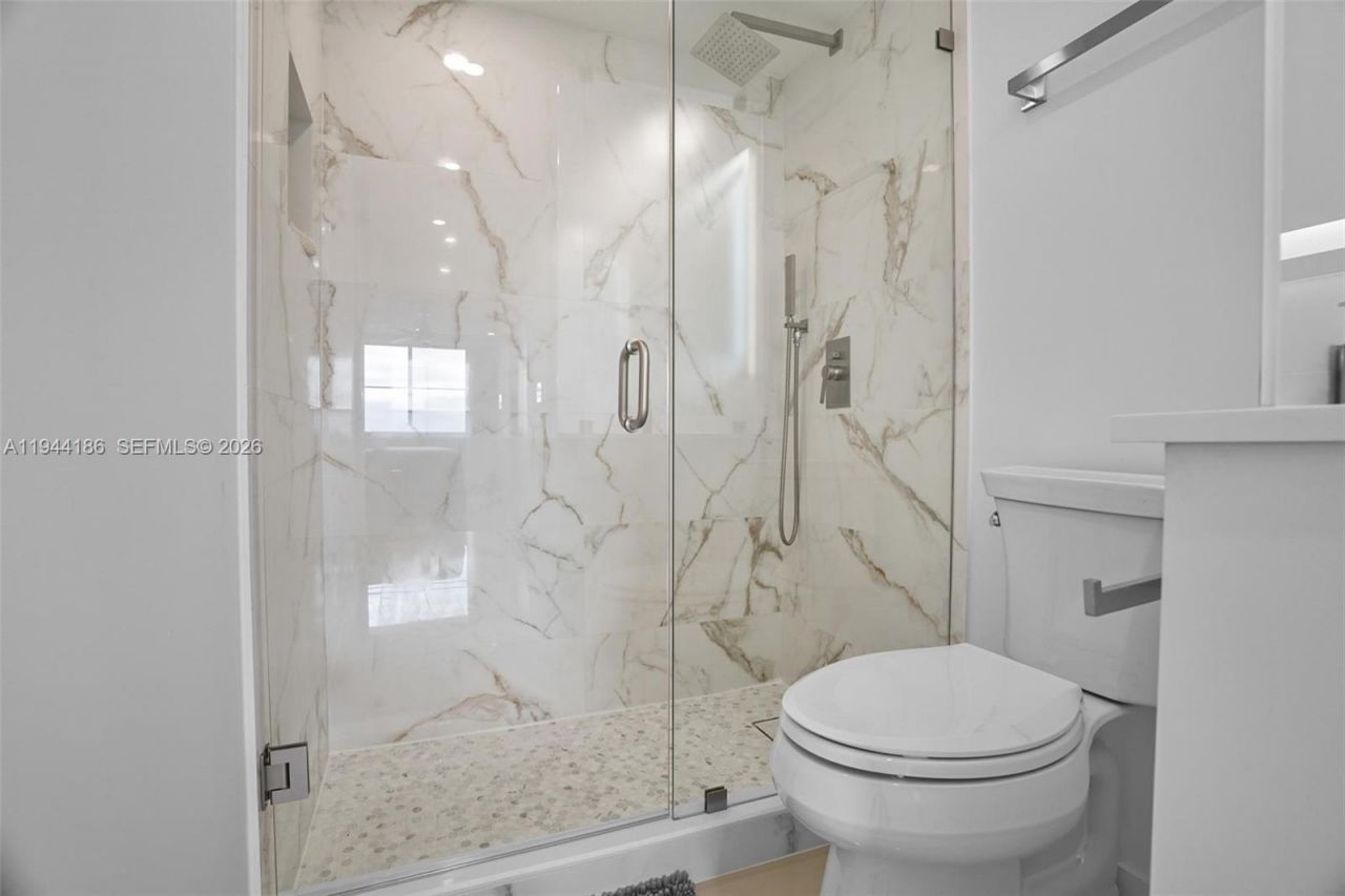 300 Bayview Dr , Unit 2108, Sunny Isles Beach, FL 33160 Photo