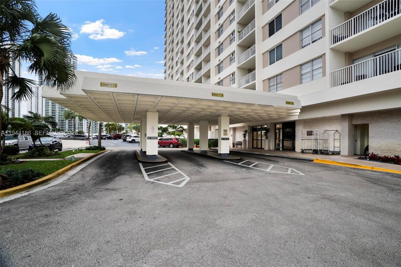 300 Bayview Dr , Unit 2108, Sunny Isles Beach, FL 33160 Photo