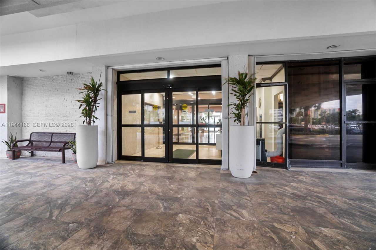 300 Bayview Dr , Unit 2108, Sunny Isles Beach, FL 33160 Photo