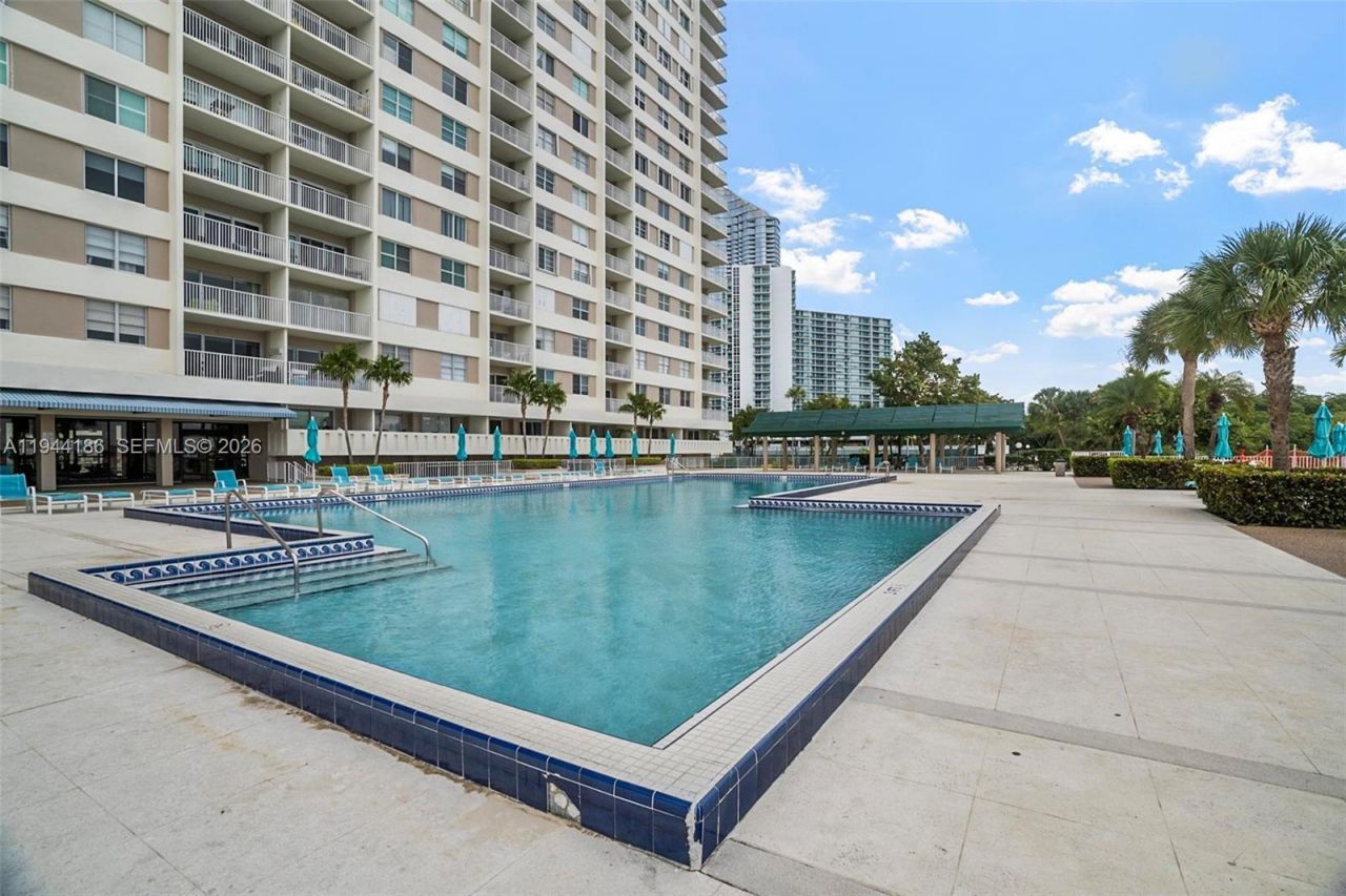 300 Bayview Dr , Unit 2108, Sunny Isles Beach, FL 33160 Photo