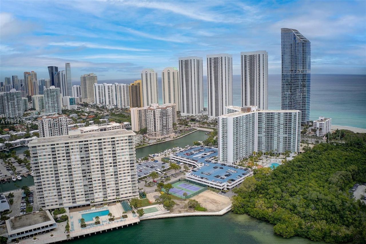 300 Bayview Dr , Unit 2108, Sunny Isles Beach, FL 33160 Photo