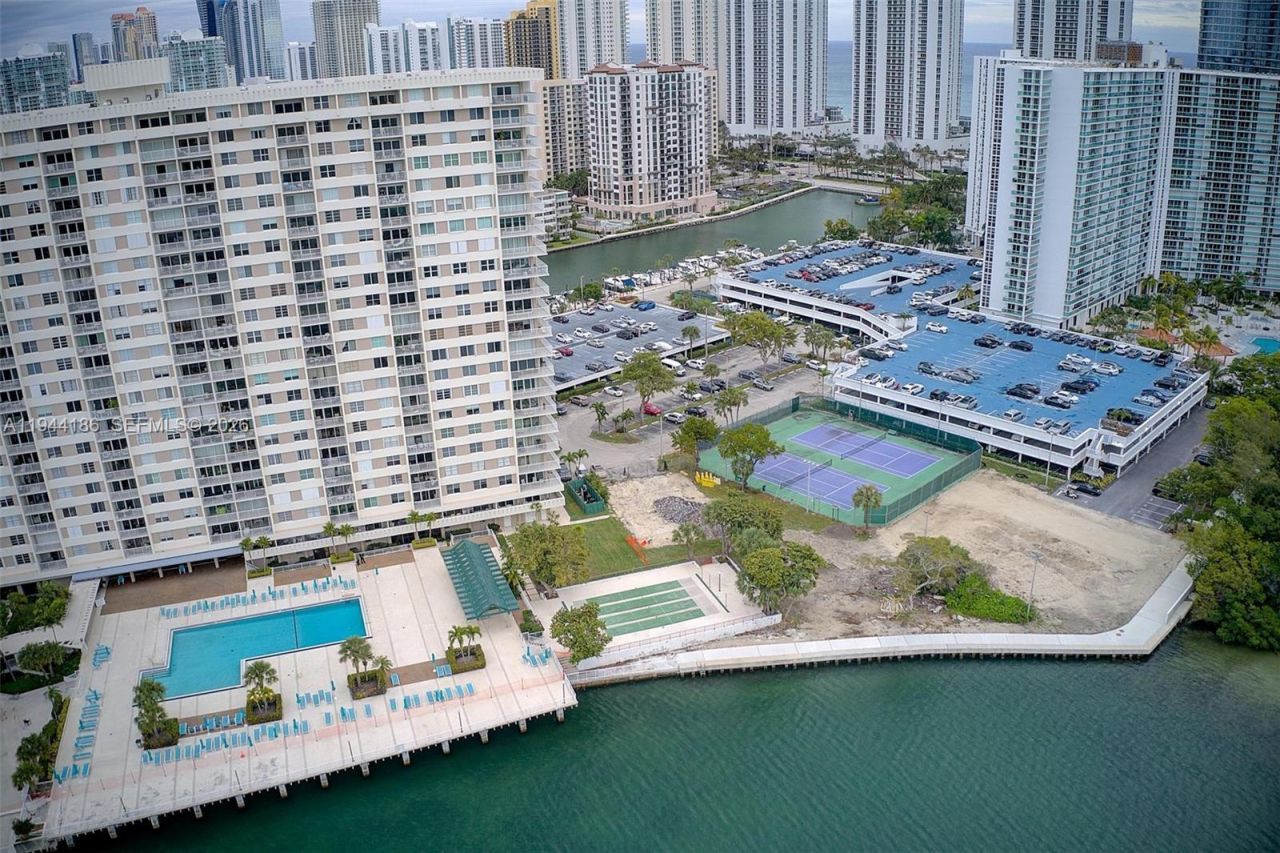 300 Bayview Dr , Unit 2108, Sunny Isles Beach, FL 33160 Photo