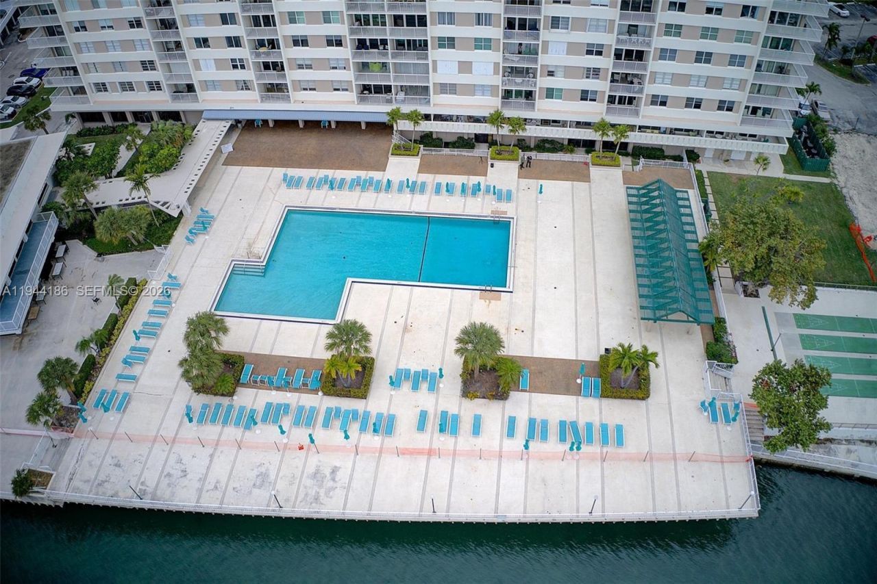 300 Bayview Dr , Unit 2108, Sunny Isles Beach, FL 33160 Photo