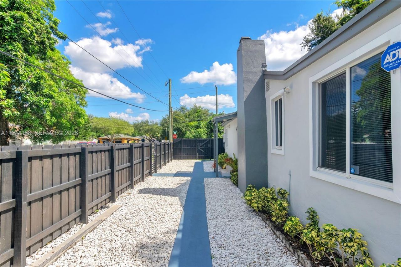 9398 NW 4th Ave , Miami, FL 33150 Photo