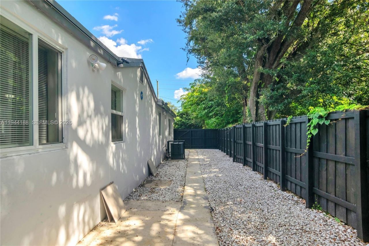 9398 NW 4th Ave , Miami, FL 33150 Photo